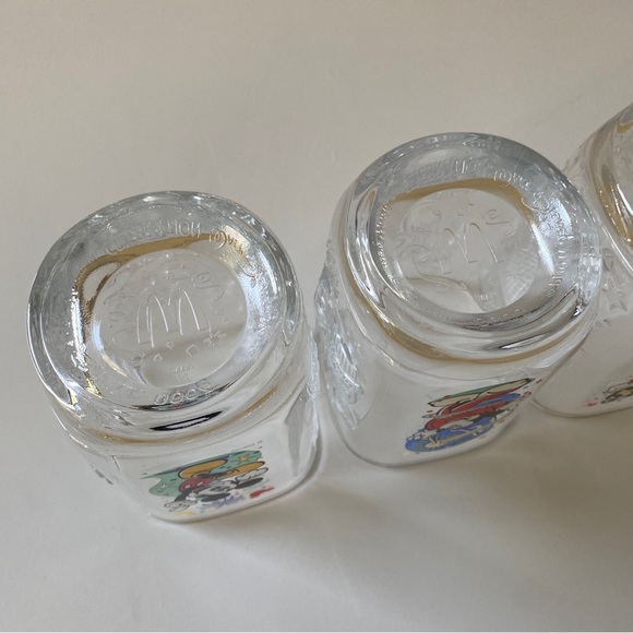 McDonald’s Walt Disney World Year 2000 Celebration Glasses Set of 4 - Picture 11 of 16